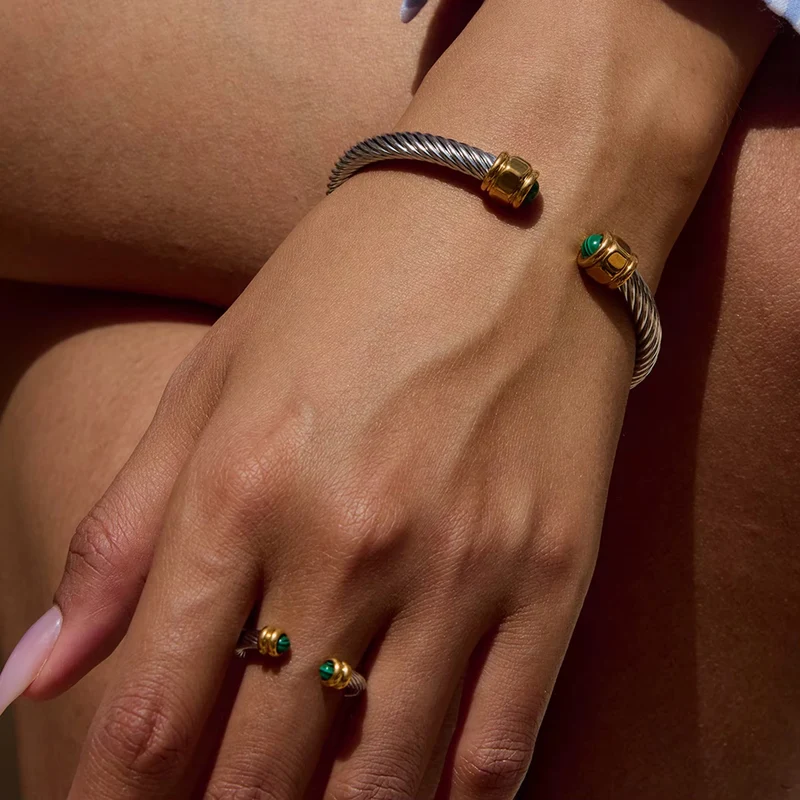 Bracelet jonc Juliette torsadé argenté avec pierres de malachite ajustable