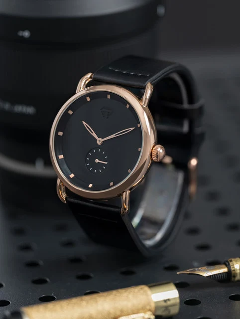 TOMI T-037 Business Luxury Minimalist Watch Classic Round Dial Side Second