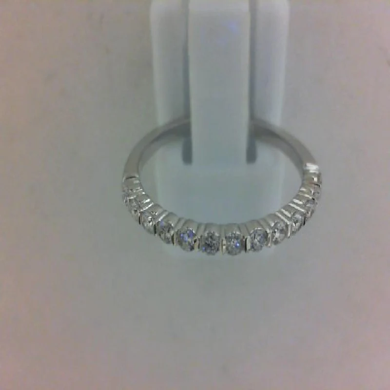 Bague Alliance à Demi-Tour avec Pierres et Serti Barette – En Or Blanc 18 Carats avec Diamants